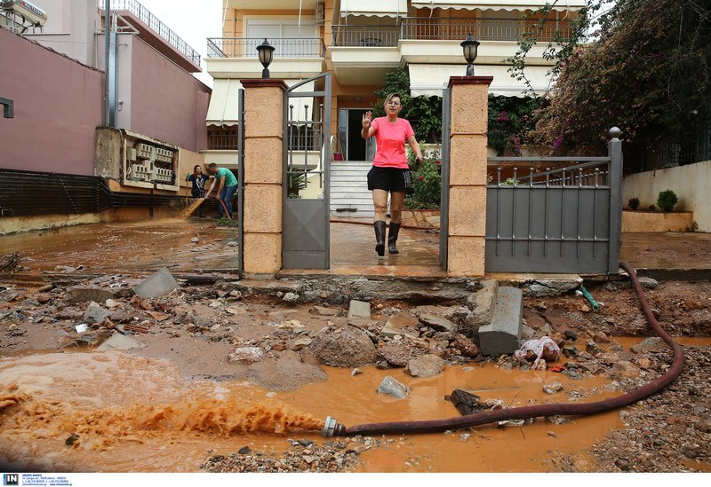 Ετσι ξύπνησε η Μάνδρα -Εικόνες καταστροφής μετά την κακοκαιρία [εικόνες & βίντεο] | iefimerida.gr 11