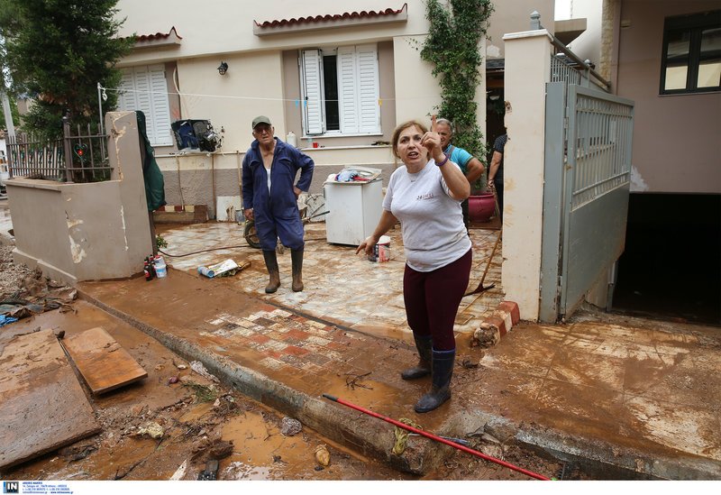 Ετσι ξύπνησε η Μάνδρα -Εικόνες καταστροφής μετά την κακοκαιρία [εικόνες & βίντεο] | iefimerida.gr 0
