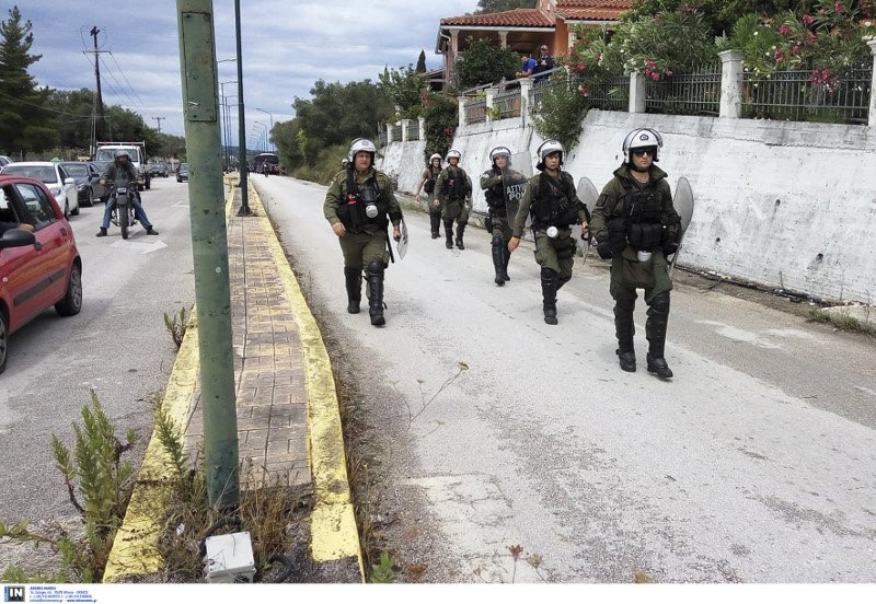 Απόβαση τουριστών στην Κέρκυρα, παρά τα σκουπίδια -Ετοιμάζονται για ξέφρενο πάρτι | iefimerida.gr 0