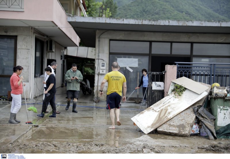 Αρμαγεδδών στη Β.Ελλάδα -Αυτοκίνητα επιπλέουν στο νερό, χάθηκαν περιουσίες [εικόνες] | iefimerida.gr 26