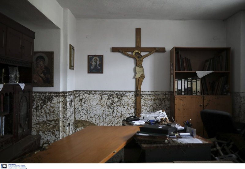 Θεσσαλονίκη: Ολοσχερής καταστροφή ναού από τις πλημμύρες -Εικόνες και σκεύη μέσα στη λάσπη [εικόνες] | iefimerida.gr 11