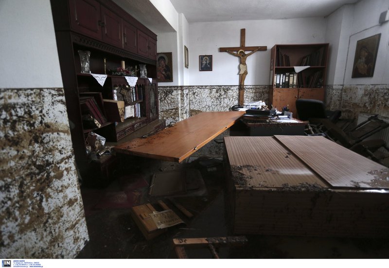 Αρμαγεδδών στη Β.Ελλάδα -Αυτοκίνητα επιπλέουν στο νερό, χάθηκαν περιουσίες [εικόνες] | iefimerida.gr 33