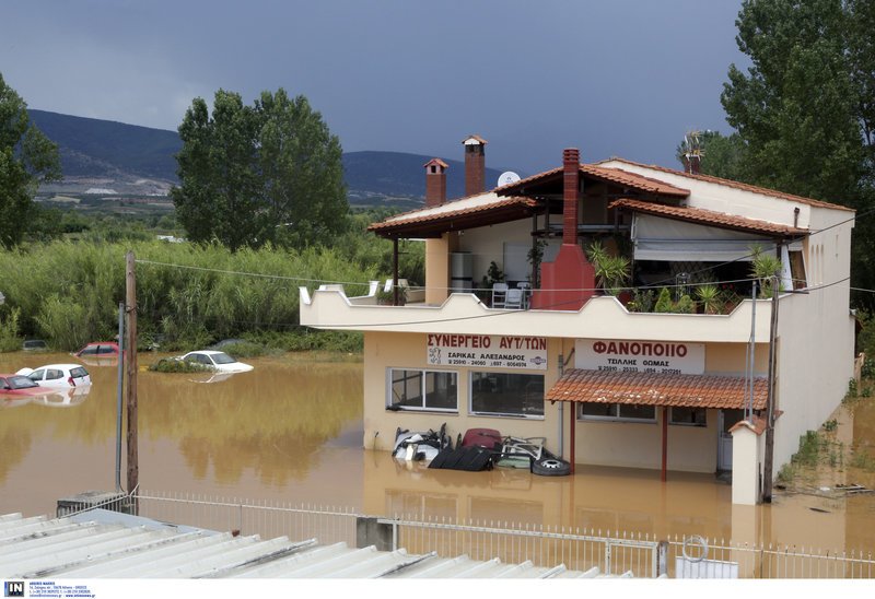 Αρμαγεδδών στη Β.Ελλάδα -Αυτοκίνητα επιπλέουν στο νερό, χάθηκαν περιουσίες [εικόνες] | iefimerida.gr 52