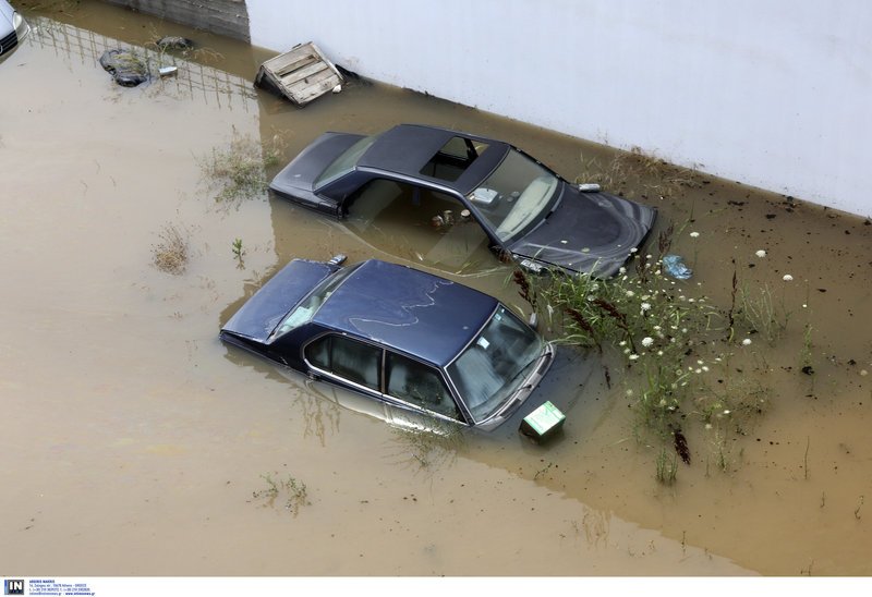 Αρμαγεδδών στη Β.Ελλάδα -Αυτοκίνητα επιπλέουν στο νερό, χάθηκαν περιουσίες [εικόνες] | iefimerida.gr 38