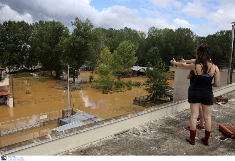 Αρμαγεδδών στη Β.Ελλάδα -Αυτοκίνητα επιπλέουν στο νερό, χάθηκαν περιουσίες [εικόνες] | iefimerida.gr 37