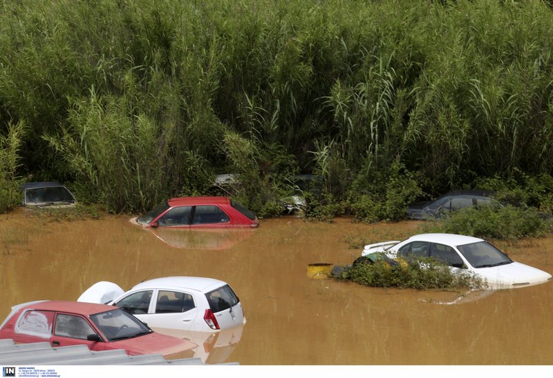 Αρμαγεδδών στη Β.Ελλάδα -Αυτοκίνητα επιπλέουν στο νερό, χάθηκαν περιουσίες [εικόνες] | iefimerida.gr 36