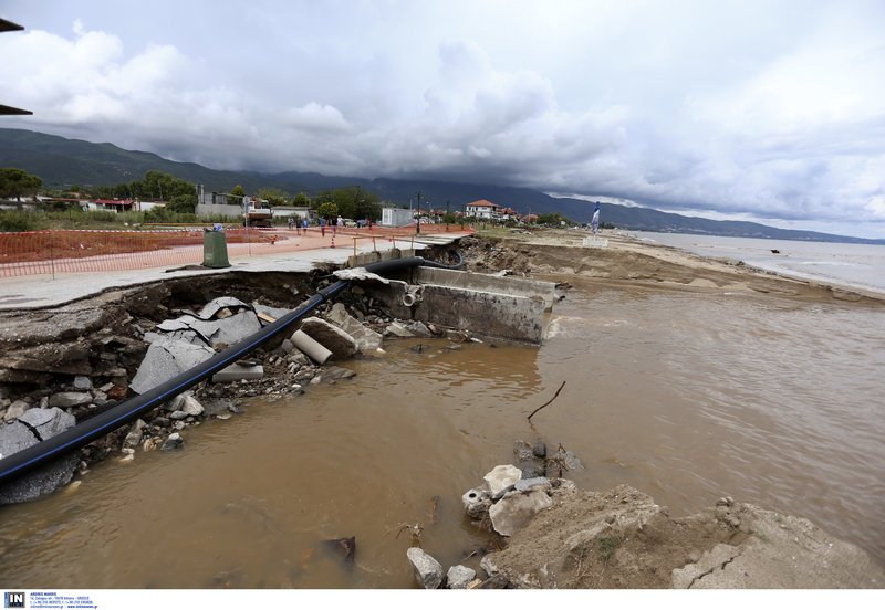 Αρμαγεδδών στη Β.Ελλάδα -Αυτοκίνητα επιπλέουν στο νερό, χάθηκαν περιουσίες [εικόνες] | iefimerida.gr 15