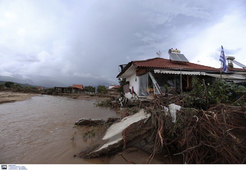 Αρμαγεδδών στη Β.Ελλάδα -Αυτοκίνητα επιπλέουν στο νερό, χάθηκαν περιουσίες [εικόνες] | iefimerida.gr 9