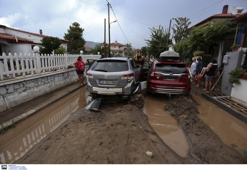 Αρμαγεδδών στη Β.Ελλάδα -Αυτοκίνητα επιπλέουν στο νερό, χάθηκαν περιουσίες [εικόνες] | iefimerida.gr 7