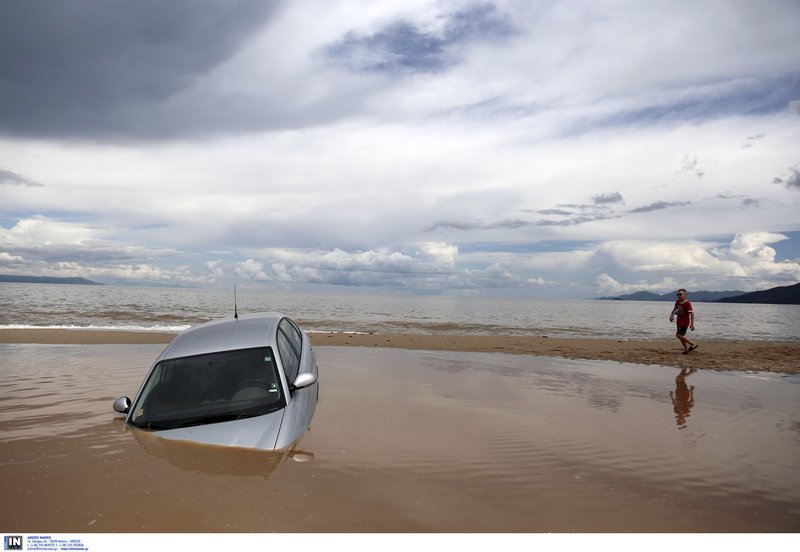 Αρμαγεδδών στη Β.Ελλάδα -Αυτοκίνητα επιπλέουν στο νερό, χάθηκαν περιουσίες [εικόνες] | iefimerida.gr 4