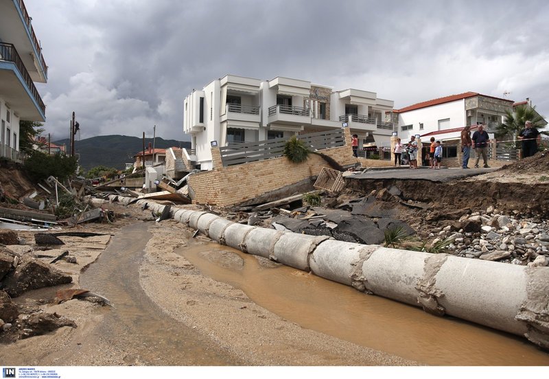 Αρμαγεδδών στη Β.Ελλάδα -Αυτοκίνητα επιπλέουν στο νερό, χάθηκαν περιουσίες [εικόνες] | iefimerida.gr 3