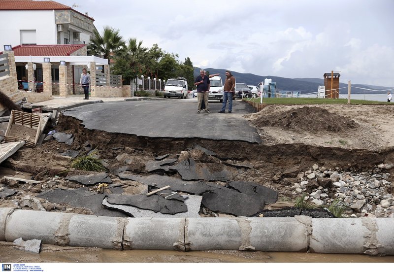 Αρμαγεδδών στη Β.Ελλάδα -Αυτοκίνητα επιπλέουν στο νερό, χάθηκαν περιουσίες [εικόνες] | iefimerida.gr 2