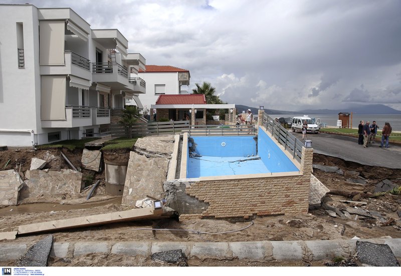 Αρμαγεδδών στη Β.Ελλάδα -Αυτοκίνητα επιπλέουν στο νερό, χάθηκαν περιουσίες [εικόνες] | iefimerida.gr 1