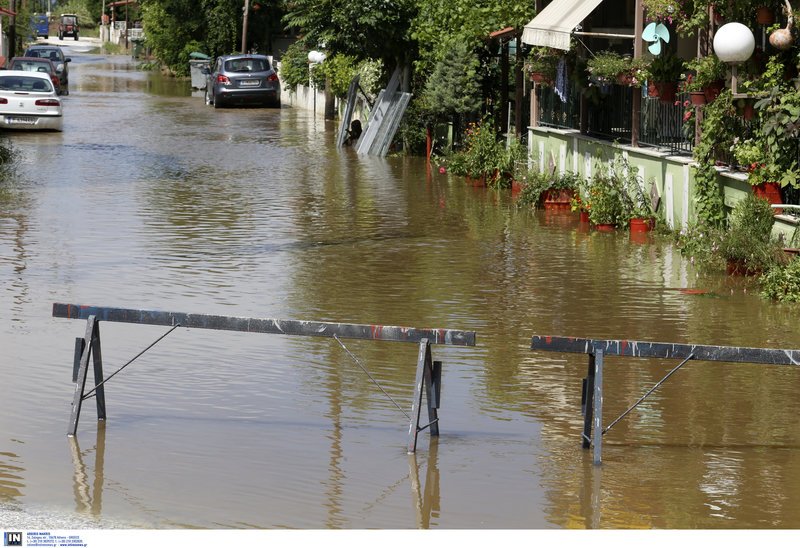 Αρμαγεδδών στη Β.Ελλάδα -Αυτοκίνητα επιπλέουν στο νερό, χάθηκαν περιουσίες [εικόνες] | iefimerida.gr 41