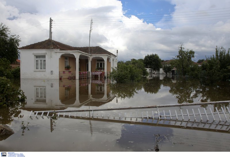 Αρμαγεδδών στη Β.Ελλάδα -Αυτοκίνητα επιπλέουν στο νερό, χάθηκαν περιουσίες [εικόνες] | iefimerida.gr 42