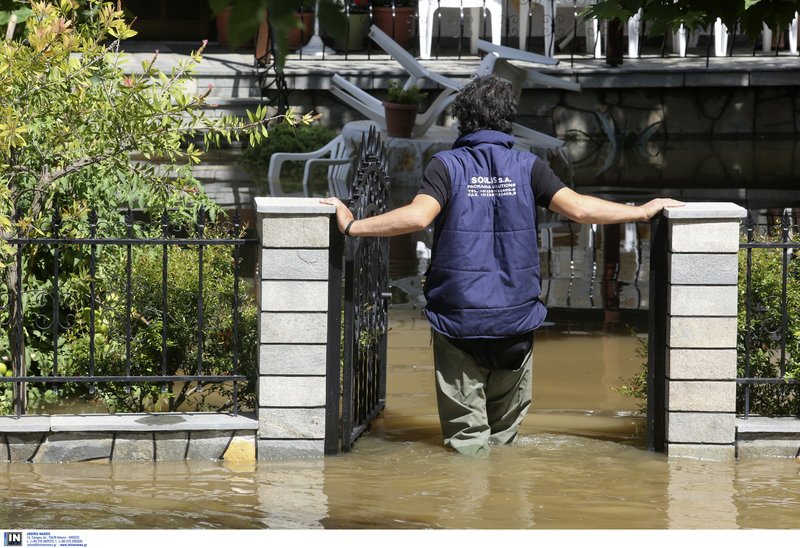 Αρμαγεδδών στη Β.Ελλάδα -Αυτοκίνητα επιπλέουν στο νερό, χάθηκαν περιουσίες [εικόνες] | iefimerida.gr 47