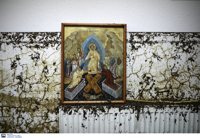 Θεσσαλονίκη: Ολοσχερής καταστροφή ναού από τις πλημμύρες -Εικόνες και σκεύη μέσα στη λάσπη [εικόνες] | iefimerida.gr 10