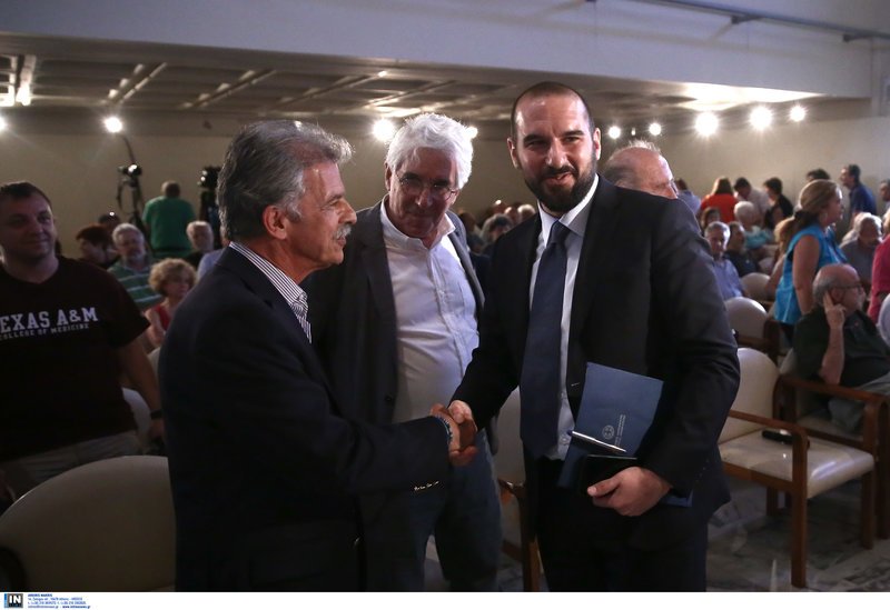 Διαμαρτυρία έξω από εκδήλωση του ΣΥΡΙΖΑ με ομιλητές Τζανακόπουλο-Δανέλλη [εικόνες] | iefimerida.gr 7