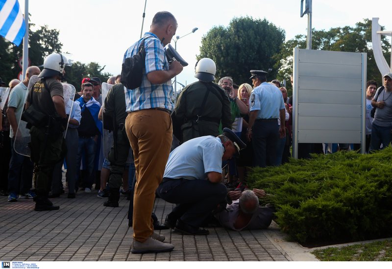 Γιούχα και αποδοκιμασίες σε Μπουτάρη, Αχτσιόγλου για το Μακεδονικό [εικόνες & βίντεο] | iefimerida.gr 4