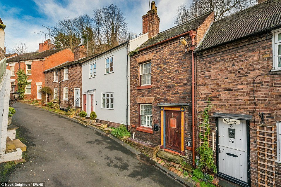 Μονοκατοικία στο Μπράιτον με μυστικό σπήλαιο [εικόνες] | iefimerida.gr 0