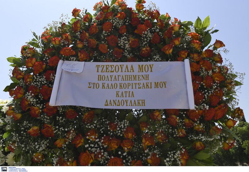 Ολη η ελληνική τηλεόραση και το θέατρο στο τελευταίο αντίο στην Τζέσυ Παπουτσή [εικόνες] | iefimerida.gr 52