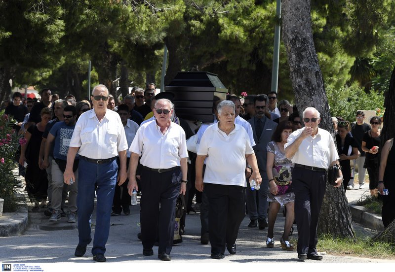 Ολη η ελληνική τηλεόραση και το θέατρο στο τελευταίο αντίο στην Τζέσυ Παπουτσή [εικόνες] | iefimerida.gr 0