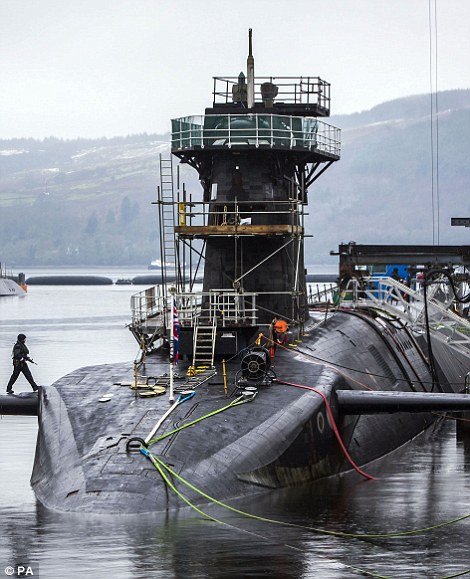 Αυτό είναι το κόκκινο κουμπί που ενεργοποιεί τα πυρηνικά της Βρετανίας -Βρίσκεται σε υποβρύχιο [εικόνες] | iefimerida.gr 2