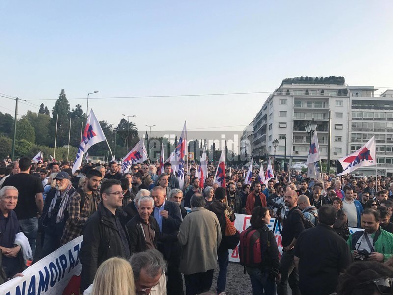 Αντιπολεμικό συλλαλητήριο του ΠΑΜΕ -Εριξαν αυγά στην πρεσβεία των ΗΠΑ και στα γραφεία της ΕΕ [εικόνες & βίντεο] | iefimerida.gr 2