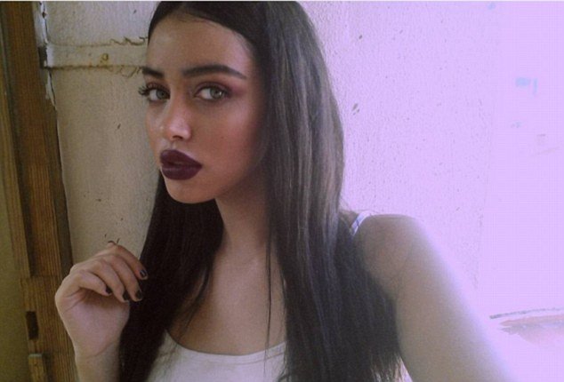 Η σωσίας της Ιρίνα Σάικ που ανακάλυψε ο Μπίμπερ, κάνει περιουσία  [εικόνες] | iefimerida.gr 1