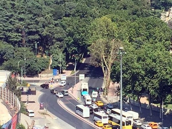 Ενοπλη επίθεση στο πρωθυπουργικό γραφείο στην Κωνσταντινούπολη [εικόνες & βίντεο] | iefimerida.gr 2