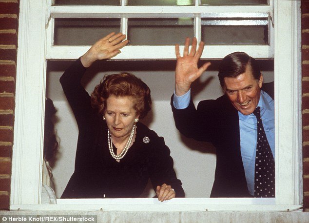 Vintage ιστορίες: Το ερωτικό σκάνδαλο του «χρυσού αγοριού» της Θάτσερ που συντάραξε τη Βρετανία [εικόνες] | iefimerida.gr 0