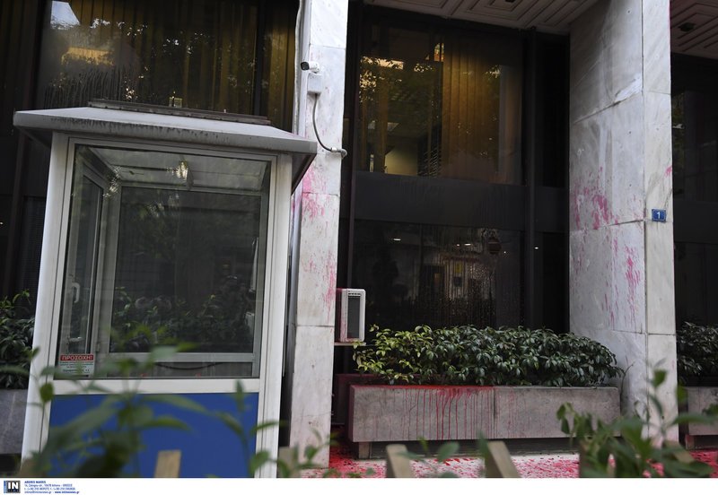 Καταδρομική επίθεση του Ρουβίκωνα στο υπουργείο Εξωτερικών! [εικόνες] | iefimerida.gr 2