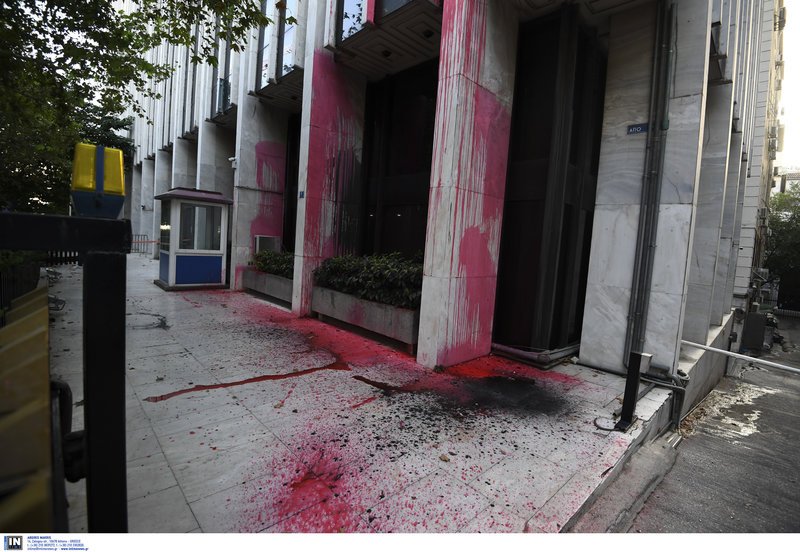 Καταδρομική επίθεση του Ρουβίκωνα στο υπουργείο Εξωτερικών! [εικόνες] | iefimerida.gr 4