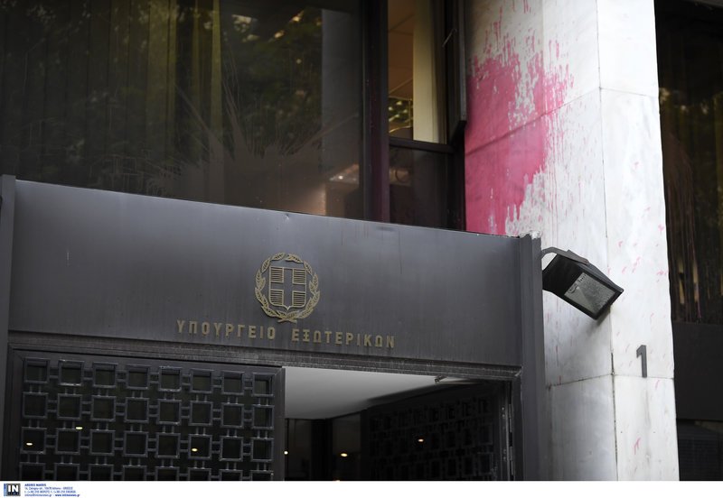 Καταδρομική επίθεση του Ρουβίκωνα στο υπουργείο Εξωτερικών! [εικόνες] | iefimerida.gr 7