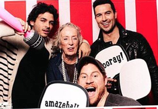 Η τρελή βραδιά του πρίγκιπα Χάρι με 5 γνωστές σούπερ σταρ [εικόνες] | iefimerida.gr 1