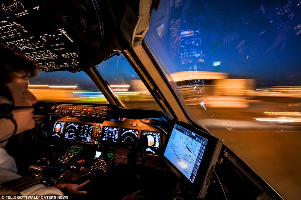 Με τα μάτια ενός πιλότου -Μέσα σε ένα κόκπιτ εν ώρα πτήσης [εικόνες] | iefimerida.gr 3