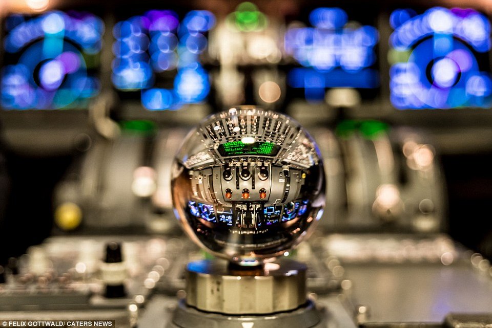 Με τα μάτια ενός πιλότου -Μέσα σε ένα κόκπιτ εν ώρα πτήσης [εικόνες] | iefimerida.gr 9