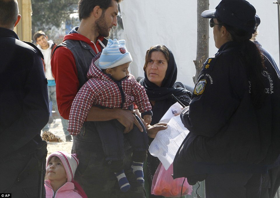 Τα Σκόπια σηκώνουν δεύτερο φράχτη στα σύνορα με την Ελλάδα μήκους 30 χλμ [εικόνες] | iefimerida.gr 8