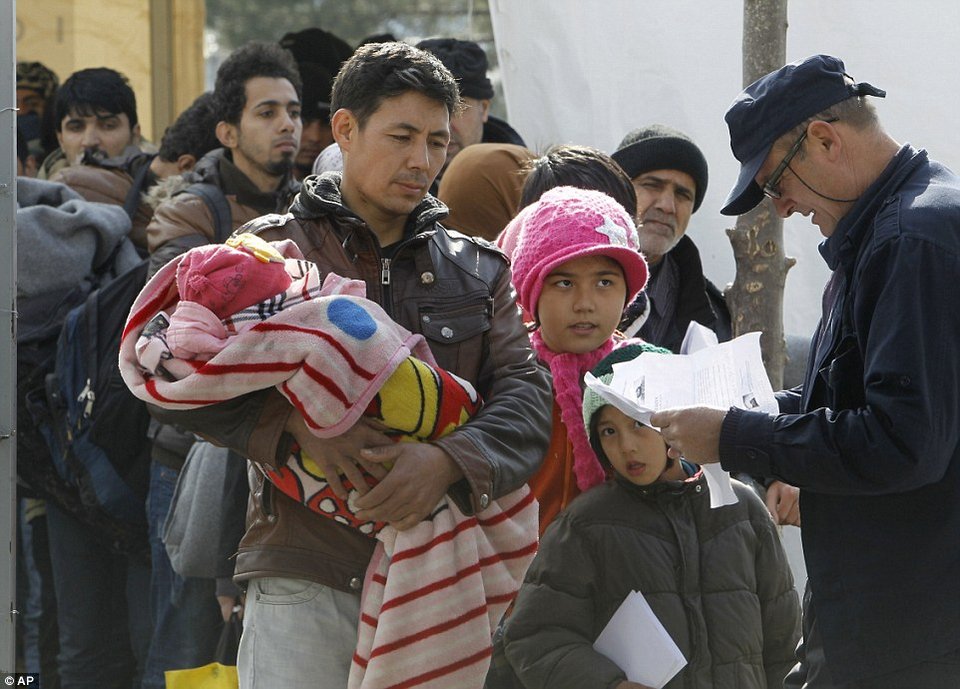 Τα Σκόπια σηκώνουν δεύτερο φράχτη στα σύνορα με την Ελλάδα μήκους 30 χλμ [εικόνες] | iefimerida.gr 7