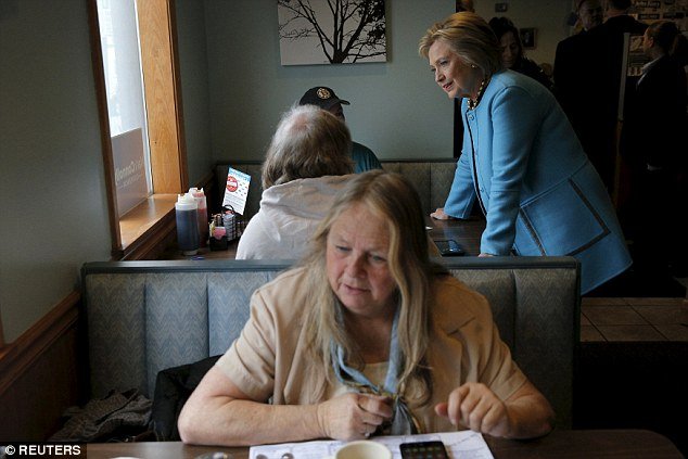 Χίλαρι και Μπιλ Κλίντον τρώνε πρωινό και κάνουν προεκλογική εκστρατεία [εικόνες] | iefimerida.gr 4