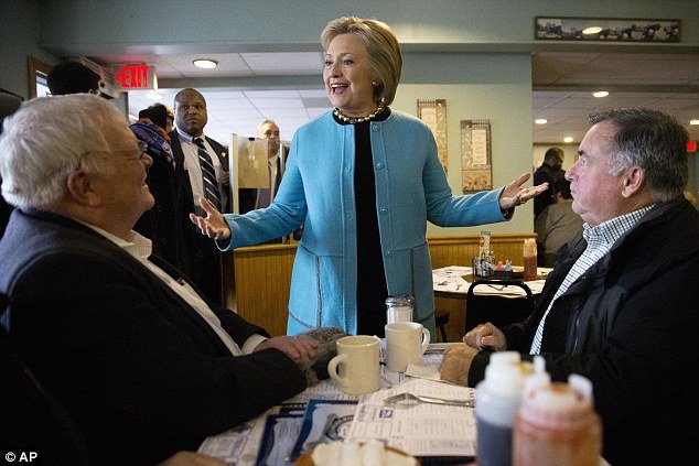 Χίλαρι και Μπιλ Κλίντον τρώνε πρωινό και κάνουν προεκλογική εκστρατεία [εικόνες] | iefimerida.gr 1