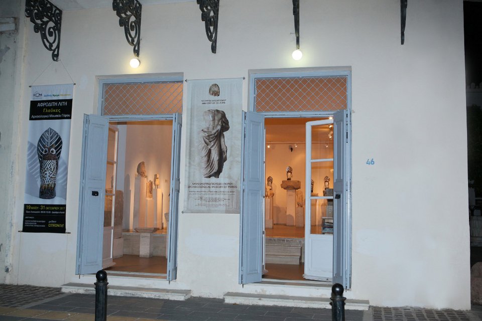 Γκαλερί CITRONNE: Τεράστιες κουκουβάγιες από μέταλλο και γυαλί πλάι σε αρχαιότητες στον Πόρο [εικόνες]  | iefimerida.gr 6