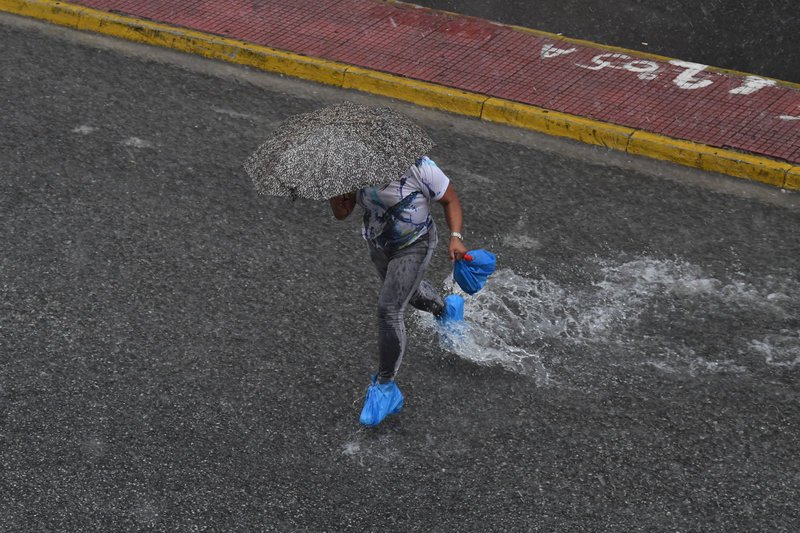 Ισχυρή καταιγίδα στην Αττική: Χάος στους δρόμους, εγκλωβίστηκαν οδηγοί [εικόνες & βίντεο] | iefimerida.gr 2