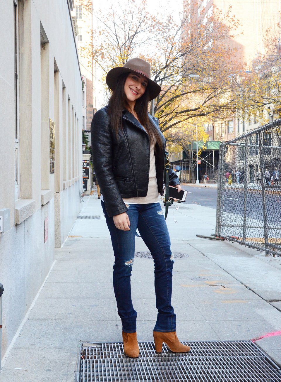 Αυτή είναι «μεταρρύθμιση»: Στη Νέα Υόρκη έβαλαν ειδικές σχάρες για να μην χαλάνε οι γόβες-στιλέτο [εικόνες] | iefimerida.gr 2