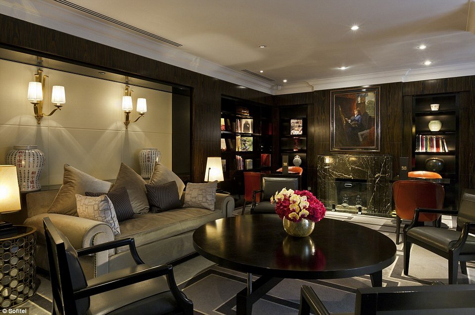 Γιατί όλοι οι διεθνούς φήμης μόδιστροι όταν επισκέπτονται το Παρίσι μένουν σε αυτό το ξενοδοχείο; [εικόνες] | iefimerida.gr 2