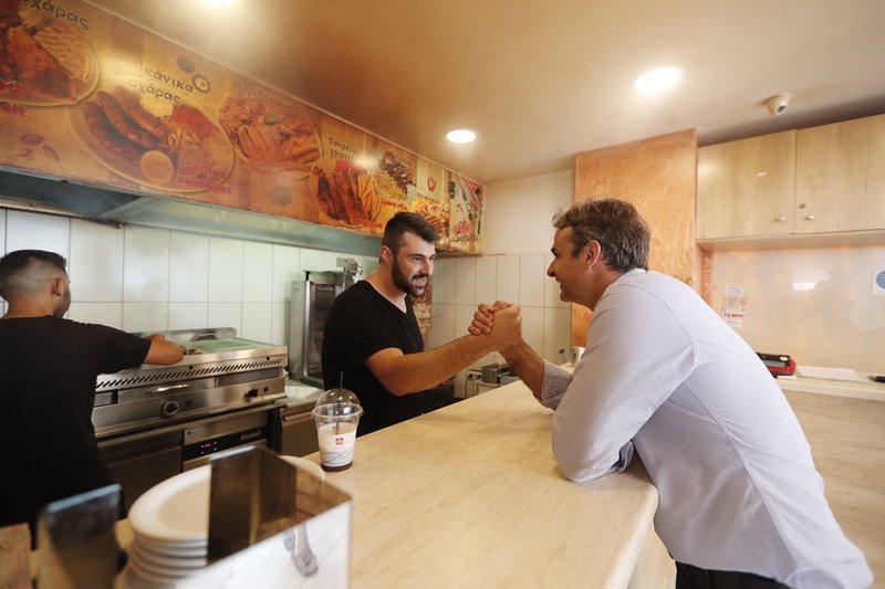 Στη Ζάκυνθο με άλλον αέρα ο Μητσοτάκης -Περιμένει δημοσκοπήσεις και ΔΕΘ | iefimerida.gr 3