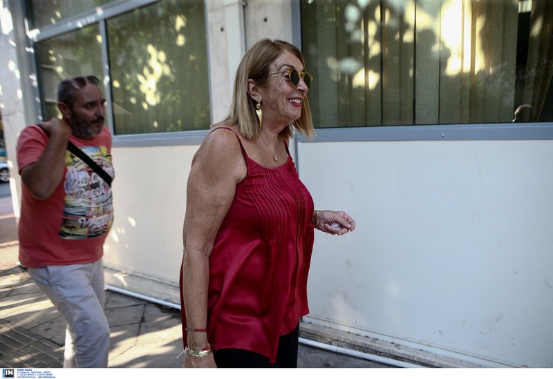 Η Τασία Χριστοδουλοπούλου χαμογελαστή στην Κουμουνδούρου -Φωτογραφίες: Intimenews/ΤΖΑΜΑΡΟΣ ΠΑΝΑΓΙΩΤΗΣ