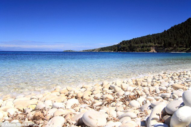 Μαγεμένη από το γαλάζιο των Παξών -Αρθρογράφος της Daily Mail παραληρεί για το νησί των Επτανήσων [εικόνες] | iefimerida.gr 2