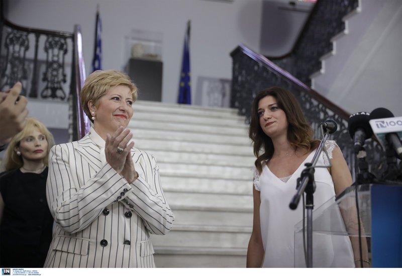 «Ζήτω η Μακεδονία» φώναξε με δάκρυα η Τσαρουχά -Εχασε τα λόγια της η Νοτοπούλου [βίντεο] | iefimerida.gr 7