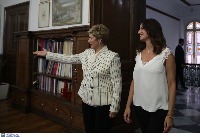 «Ζήτω η Μακεδονία» φώναξε με δάκρυα η Τσαρουχά -Εχασε τα λόγια της η Νοτοπούλου [βίντεο] | iefimerida.gr 3